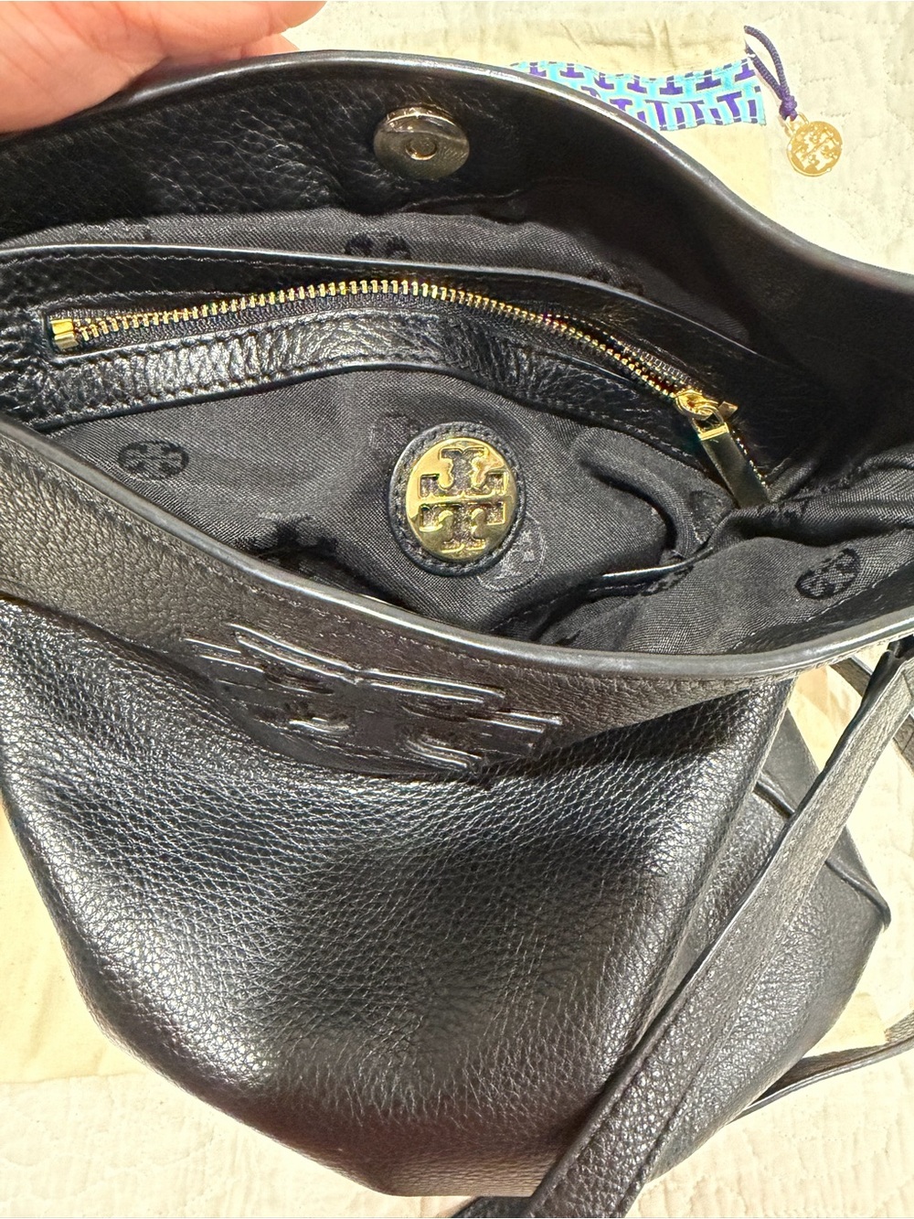 Tory Burch Crossbody Pebble Leather Zip Bag - Picture 6 of 9
